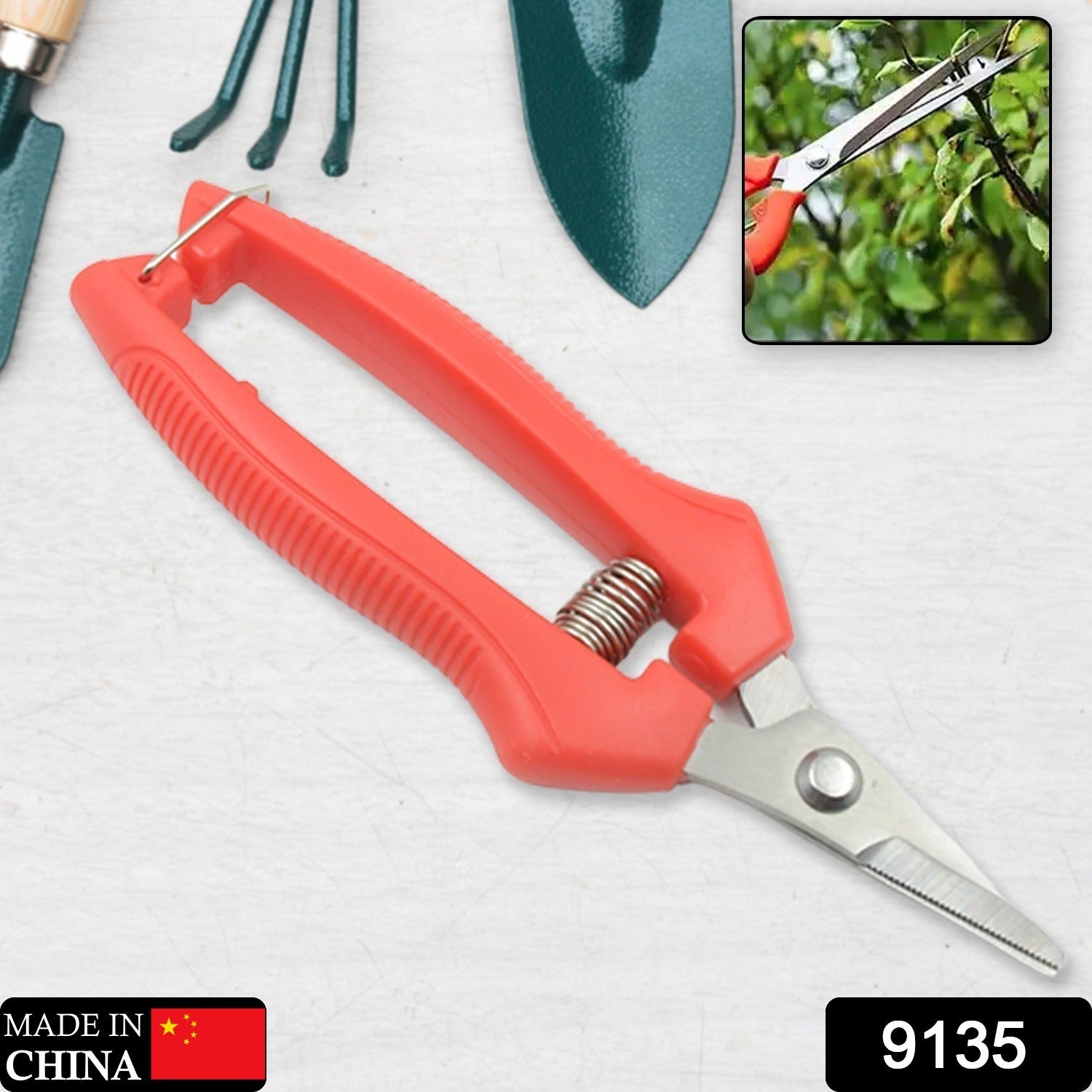Non-slip garden scissors with stainless steel blades, suitable for trimming plants and flowers. Non-slip garden scissors with stainless steel blades, suitable for trimming plants and flowers.